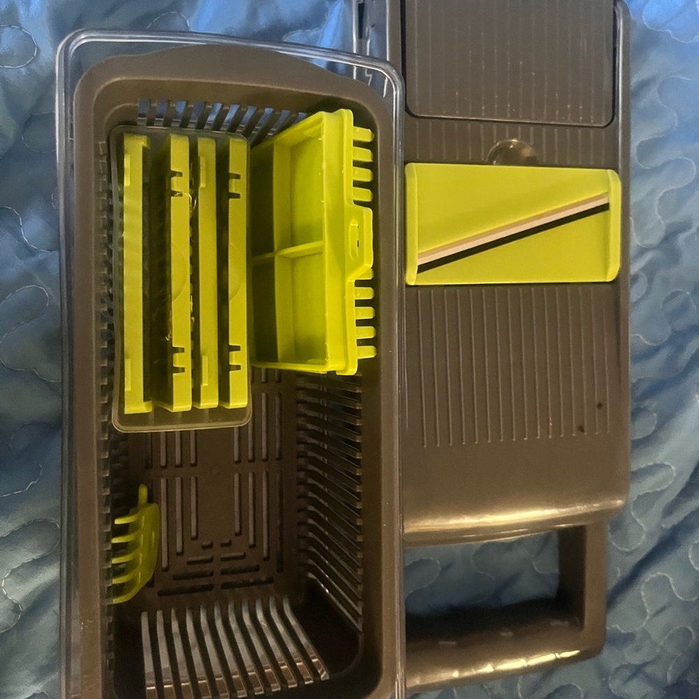 Green and Black Kitchen Slicer Set